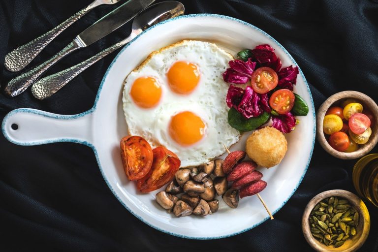 Czy śniadania białkowo-tłuszczowe są zdrowe?