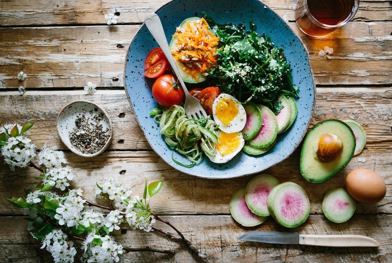 Dieta ketogeniczna – zasady, wpływ na zdrowie i odchudzanie keto diety