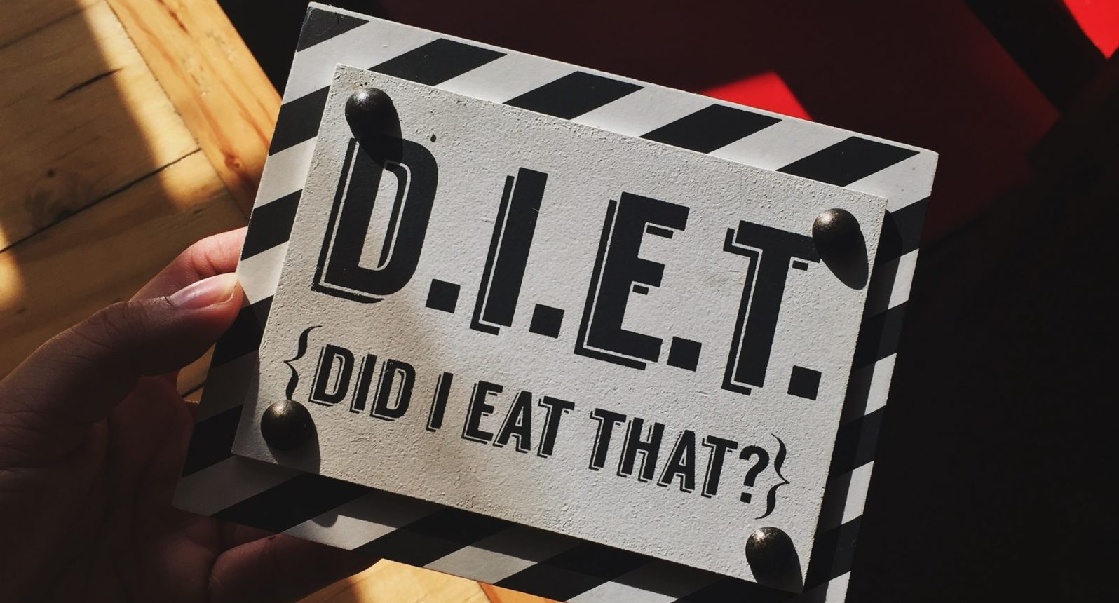 Dieta Dukana, detoksy, dieta Sirtfood - czy warto je stosować? Modne diety okiem dietetyka