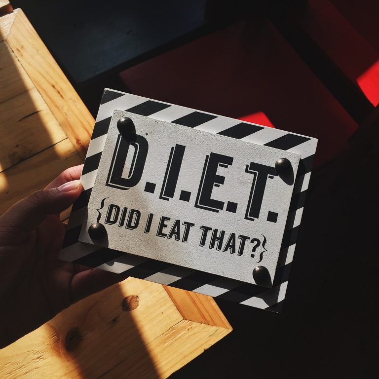 Dieta Dukana, detoksy, dieta Sirtfood &#8211; czy warto je stosować? Modne diety okiem dietetyka