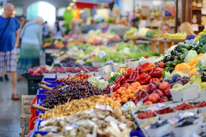 Jak oszczędzić na diecie? Czy warto dopłacać za produkty ekologiczne?